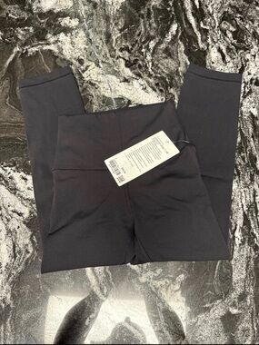 lululemon athletica Women's Black Align Crop 21”